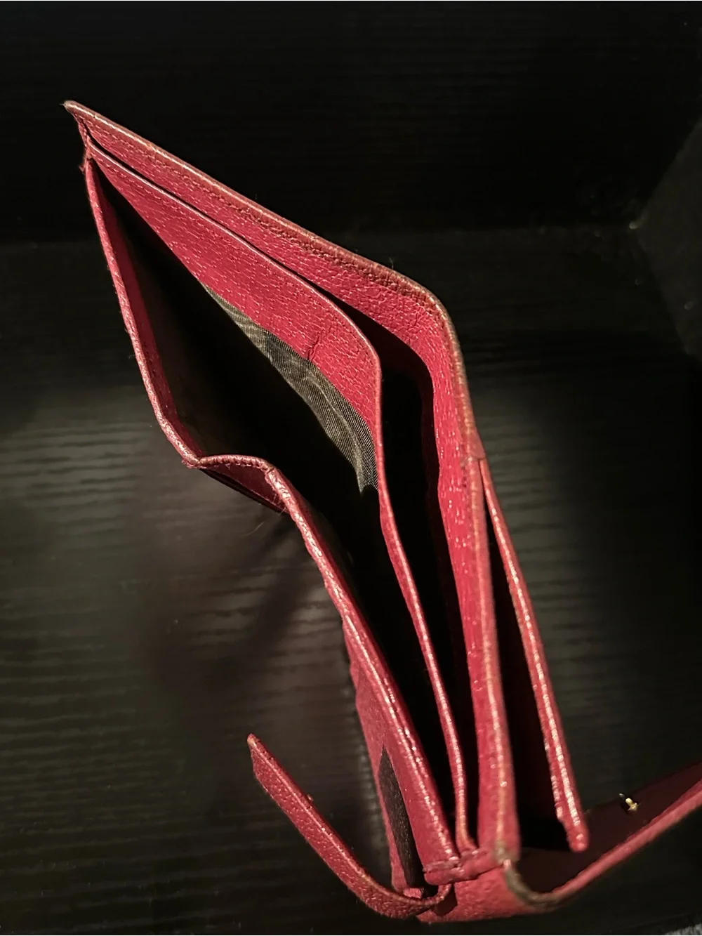 Vintage Gucci Burgundy Leather Bifold Wallet Gold Tone Corner Hardware Italy